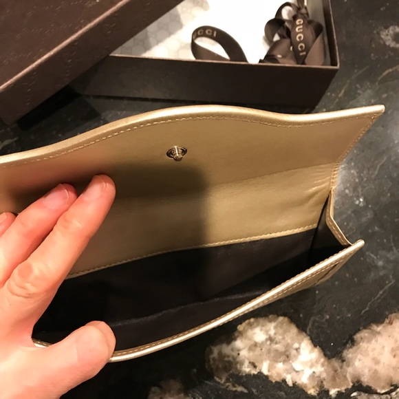 **SOLD** Authentic Gucci Sukey Leather Wallet - Picture 5 of 7